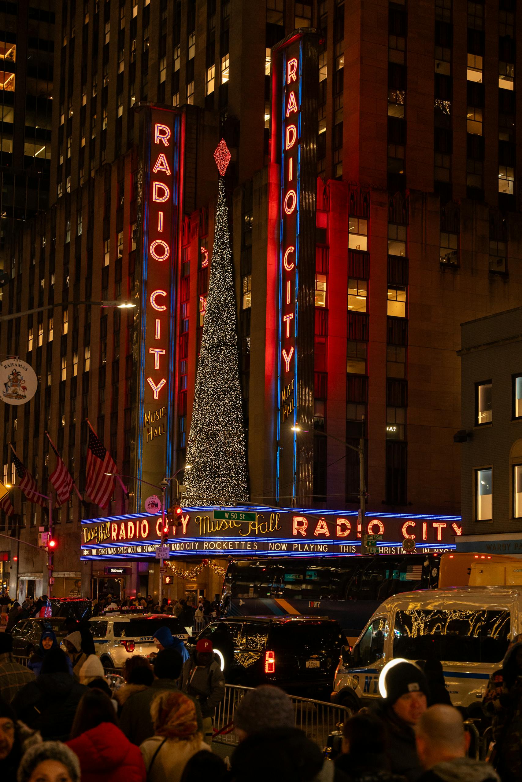 The Holiday Lights of New York City with Mario MediciDecember 9th7PM